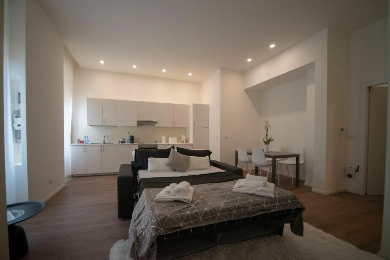 Apartment In Brera Милан