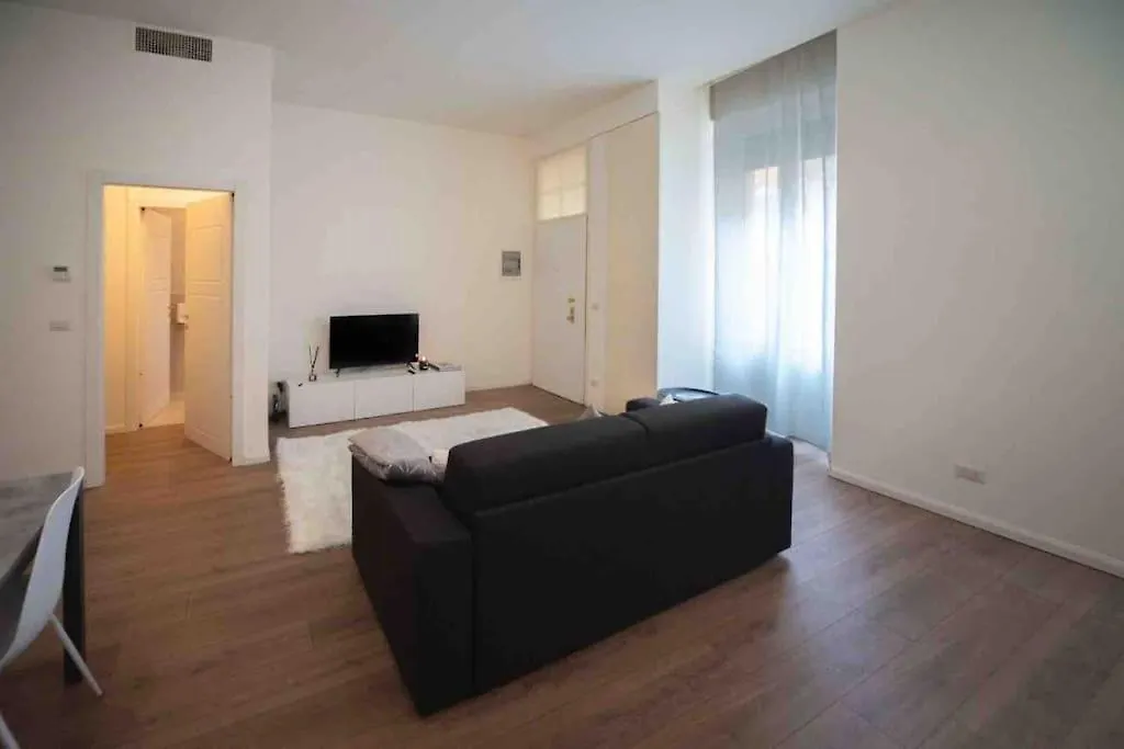 Apartment In Brera Milán