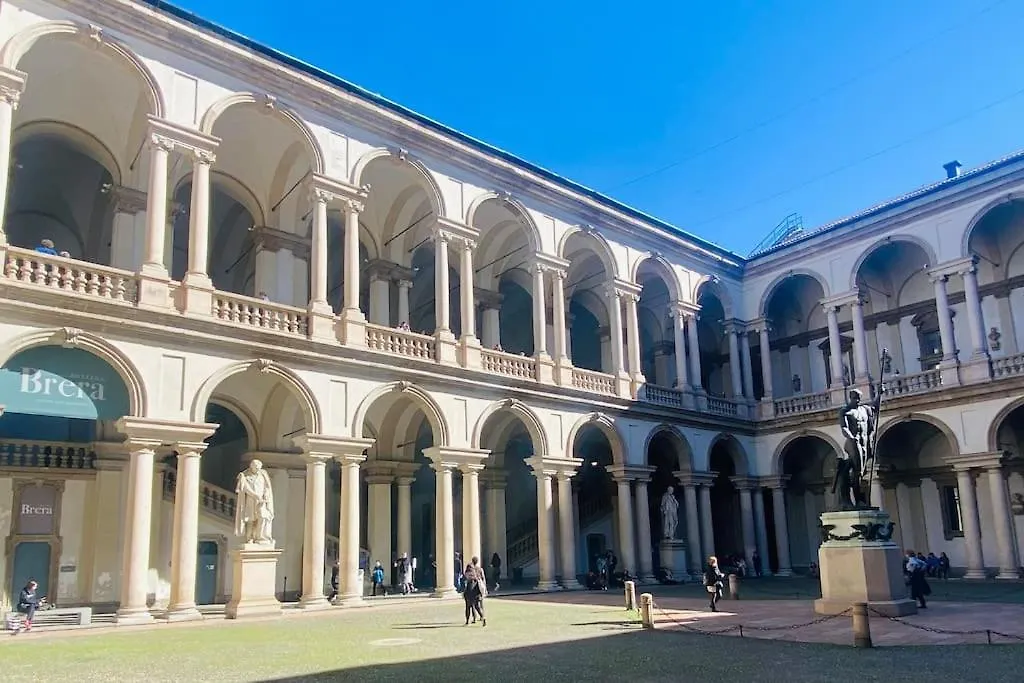 Apartment In Brera Milán