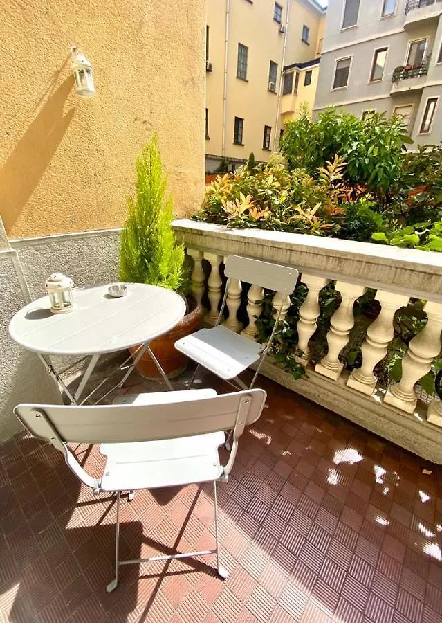 Apartment In Brera Milán