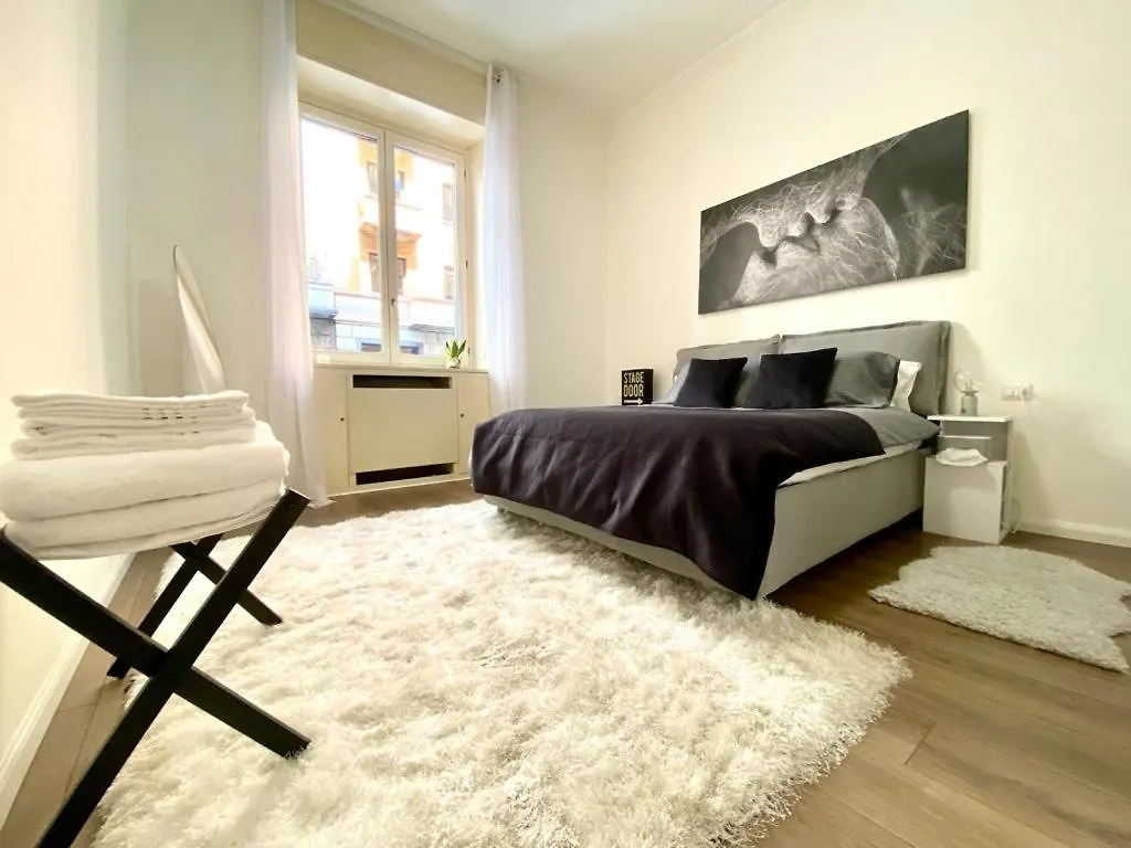 Apartment In Brera Milán Italia