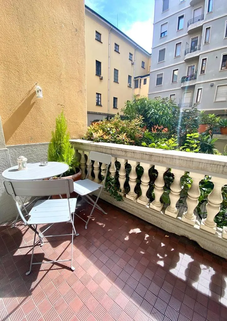 Apartment In Brera Milán